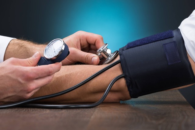 Ilustrasi cek hipertensi di rumah sakit. Foto: Shutterstock