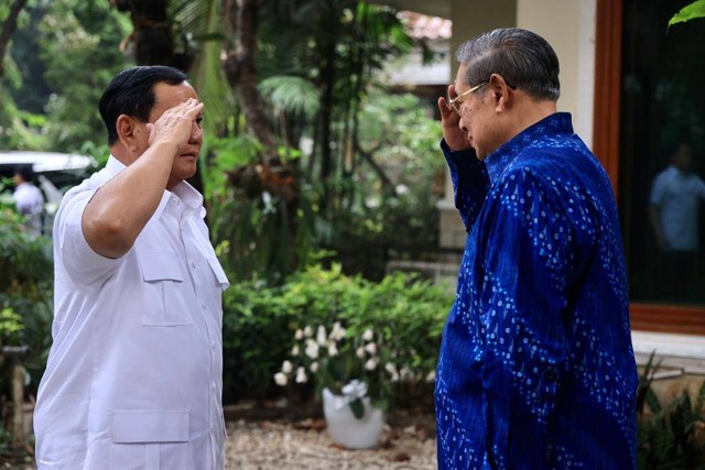 Prabowo saat bertemu SBY, Ketua Majelis Tinggi Partai Demokrat, di Cikeas. Foto: Dok. Istimewa