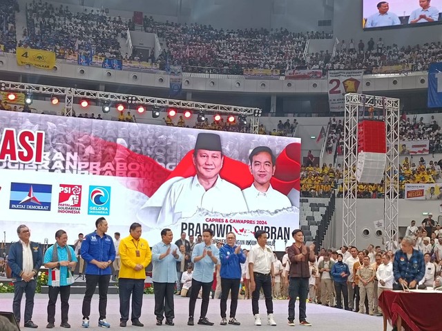 Penandatanganan dukungan dari ketum Koalisi Indonesia Maju (KIM) di Indonesia Arena, Senayan, Jakarta Pusat, Rabu (25/10/2023). Foto: Zamachsyari/kumparan