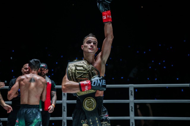 Juara Dunia ONE Strawweight Kickboxing, Jonathan Di Bella. Foto: ONE Championship