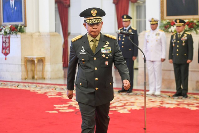 Letnan Jenderal TNI Agus Subiyanto bersiap dilantik menjadi Kepala Staf Angkatan Darat (KSAD) di Istana Negara, Jakarta, Rabu (25/10/2023). Foto: Hafidz Mubarak A/Antara Foto