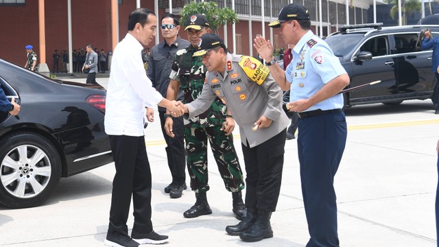 Presiden Joko Widodo berangkat kunjungan kerja ke Provinsi Sumatra Barat, Rabu (25/10/2023). Foto: Rusman/Biro Pers Sekretariat Presiden