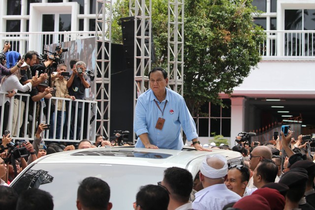 Bacapres dari Koalisi Indonesia Maju Prabowo Subianto usai mendaftarkan pencalonannya sebagai calon presiden dan wakil presiden di Kantor KPU Pusat, Jakarta, Rabu (25/10/2023). Foto: Aditia Noviansyah/kumparan