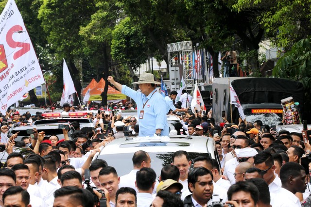 Bacapres dari Koalisi Indonesia Maju Prabowo Subianto usai mendaftarkan pencalonannya sebagai calon presiden dan wakil presiden di Kantor KPU Pusat, Jakarta, Rabu (25/10/2023). Foto: Aditia Noviansyah/kumparan