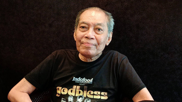 Bassis grup band God Bless, Donny Fattah ditemui di Kawasan Senayan. Foto: Aprilandika Pratama/kumparan