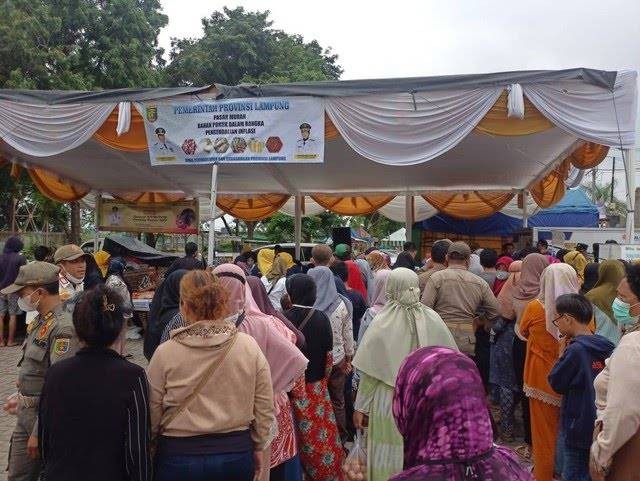 Ilustrasi operasi pasar di Lampung. | Foto : Galih Prihantoro/ Lampung Geh