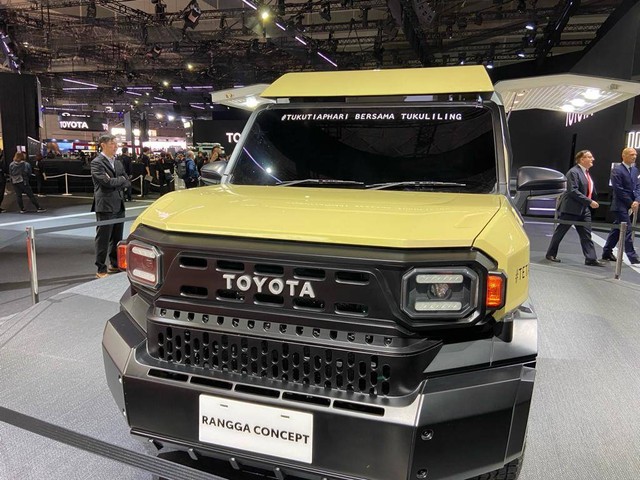 Toyota Rangga Concept yang diubah menjadi sebuah kedai kopi Tuku menjadi salah satu bintang pada pameran Japan Mobility Show 2023 yang berlangsung di Tokyo Big Sight.  Foto: Gesit Prayogi/kumparan