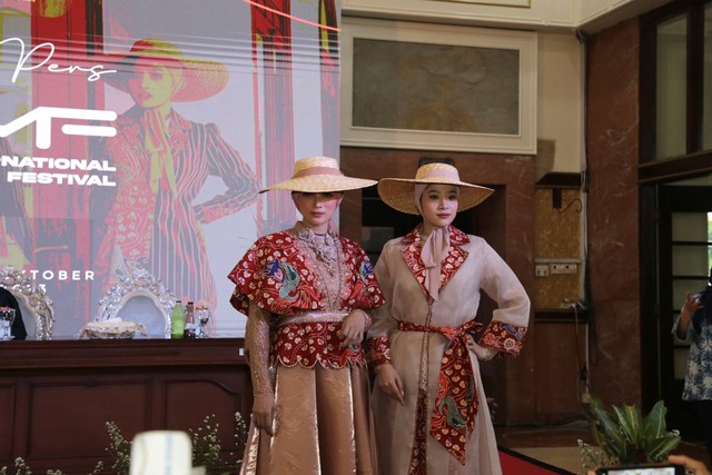 Batik khas Surabaya yang siap melenggang di ajang Indonesia International Modest Fashion Festival (IN2MF). Foto-foto: Diskominfo Surabaya