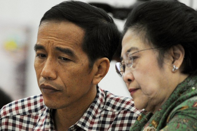 Jokowi dan Megawati Sukarnoputri saat menghadiri konferensi pers di Jakarta pada tanggal 11 Juni 2014. Foto: Romeo Gacad/AFP