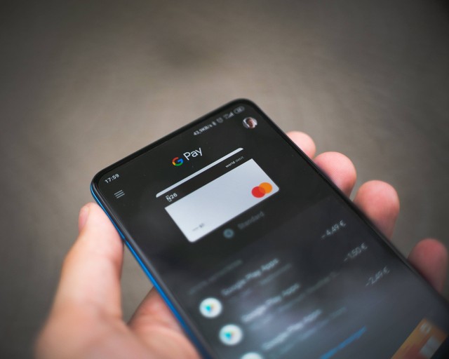 Ilustrasi Cara Top Up Flazz BCA via Mobile Banking. Unsplash/Miska Baumeisteir