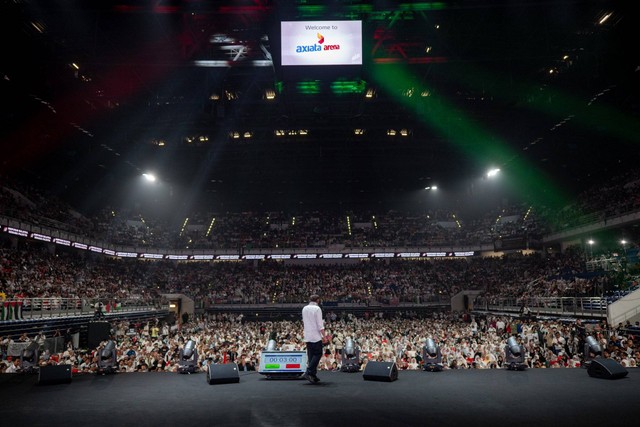 PM Malaysia Anwar Ibrahim berpidato di acara solidaritas untuk Palestina  di Kuala Lumpur, Selasa (24/10/2023). Foto: Twitter/@anwaribrahim