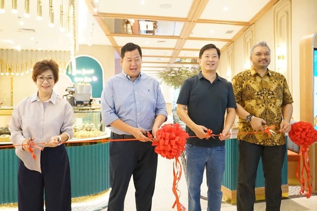 Pembukaan restoran baru di Lippo Mall Kemang diawali dengan dibukanya cabang Bakerzin, Kamis (26/10/2023). Foto: Dok. Istimewa