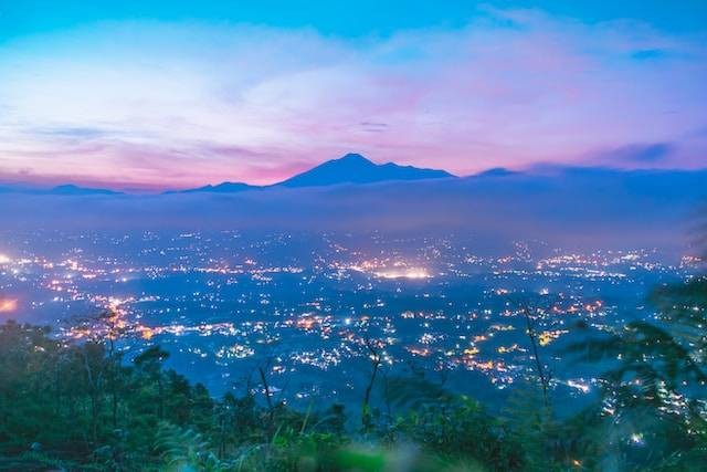 Ilustrasi Bukit Bintang Bandung. Sumber; Unsplash/ Muhammad Faiz. 