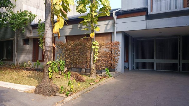 Penampakan suasana rumah diduga milik Firli Bahuri di Kertanegara nomor 46 usai digeledah polisi, Kamis (26/10/2023). Foto: Thomas Bosco/kumparan