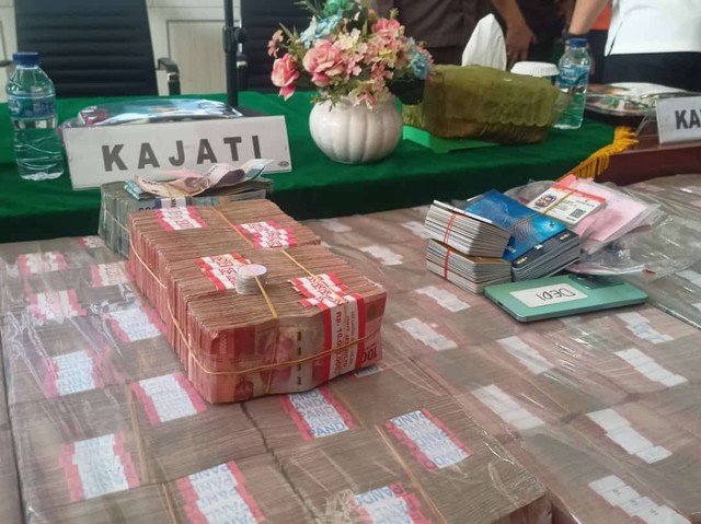 Polda Lampung melimpahkan tersangka dan barang bukti kasus narkoba jaringan Internasional Fredy Pratama. | Foto : Galih Prihantoro/ Lampung Geh