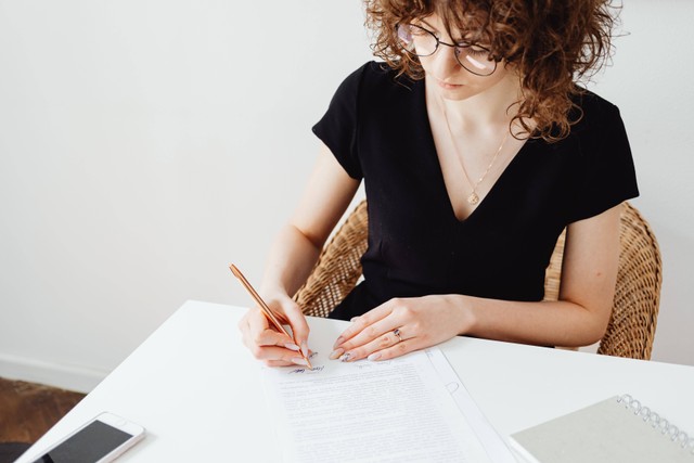 Cara membuat lamaran kerja terbilang sangat mudah. Foto: Pexels.com