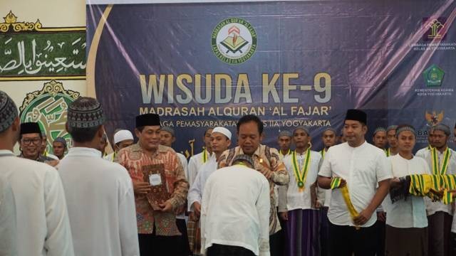 Kadiv PAS DIY mewisuda Santri Lapas Kelas IIA Yogyakarta (dokumentasi: Humas Kanwil Kemenkumham DIY)