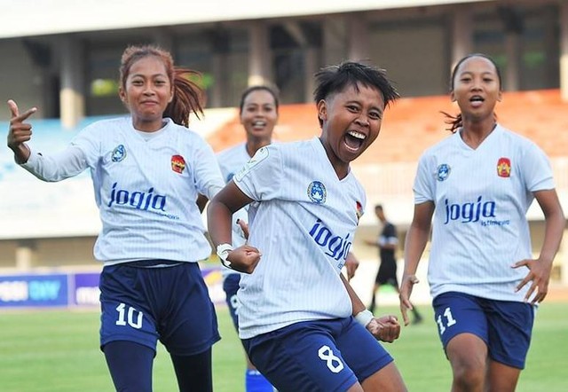 Tim DIY Yogyakarta menang atas Jawa Tengah dalam babak kualifikasi PON XXI 2024 pada Kamis (26/10). Foto: Instagram/pssi_diy