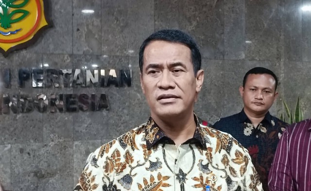 Menteri Pertanian Amran Sulaiman ditemui di Kantor Kementerian Pertanian, Jakarta, Jumat (27/10/2023).  Foto: Akbar Maulana/kumparan