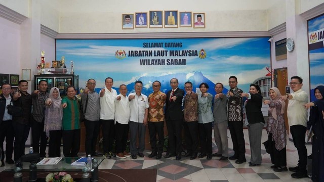 Pertemuan antara pihak Pemprov Sulawesi Barat dengan Pengarah Jabatan Laut Seluruh Sabah, Tuan Adam Malik, terkait kesiapan pembukaan pelayaran Sulbar-Sabah. Foto: Dok. Pemprov Sulbar 