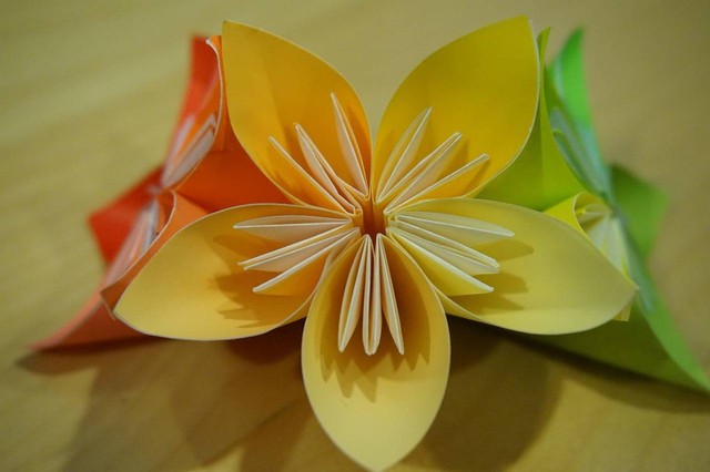Bunga sakura dari kertas origami. Sumber gambar pixabay