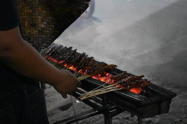 Ilustrasi tempat makan malam di Bandung. Sumber foto: Unsplash/Eka P. Amdela