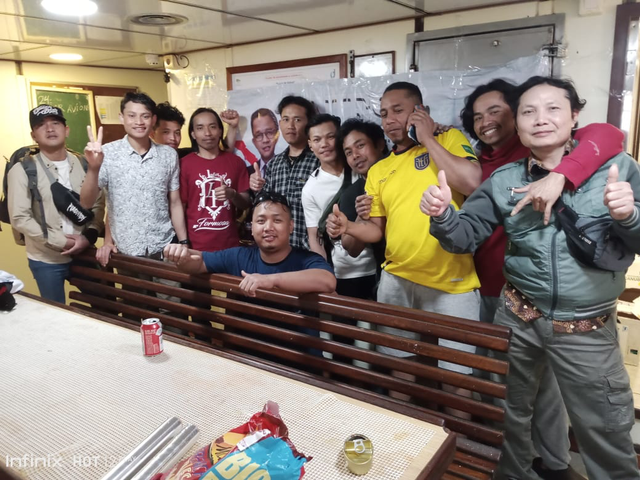 21 pelaut dari Jawa Tengah yang berada di Montevideo, Uruguay tergabung dalam relawan Sedulur Kang Anies deklarasikan dukungan untuk Anies Baswedan-Muhaimin Iskandar (AMIN), Kamis (26/10/2023). Foto: Dok. Istimewa