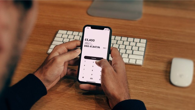 Ilustrasi Cara Transfer Mobile Banking BCA ke DANA, Foto: Unsplash/Atlantic Money