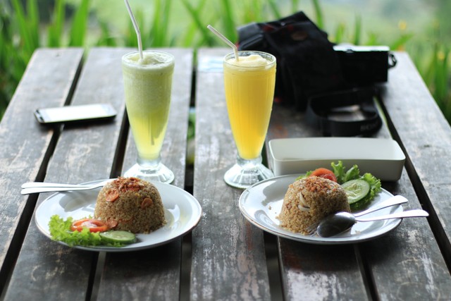 Tempat makan siang di Yogyakarta, foto hanya ilustrasi: Unsplash/Ariv Kurniawan
