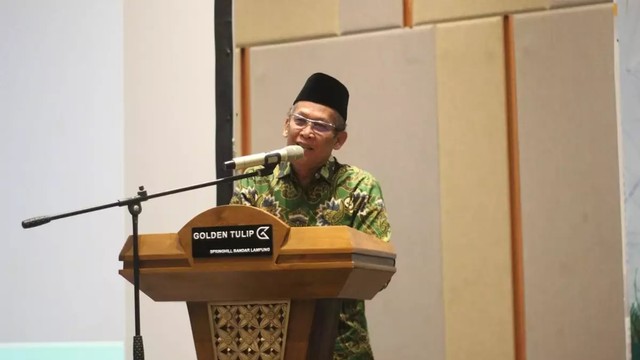 Ketua Pengurus Besar Nahdlatul Ulama (PBNU) Prof KH Mohammad Mukri mengungkapkan bahwa bangsa Indonesia sudah terlahir sejak dulu dengan gen moderat. Dengan genetika moderat warisan nenek moyang ini, maka bangsa Indonesia sulit untuk diadu domba dan dipecah belah. Warisah gen luhur ini menurutnya harus dipertahankan dan diwariskan kepada generasi bangsa.