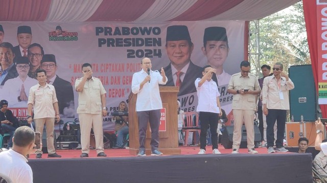 Ketua Tim Kampanye Nasional (TKN) Prabowo Subianto-Gibran Rakabuming Raka, Rosan Roeslani di Lapangan Banjaran Pucung, Tapos, Depok, Minggu (29/10/2023). Foto: Zamachsyari/kumparan