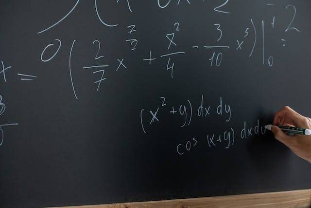 Bagaimana cara aturan pengisian tempat dalam matematika. Sumber: pexels.com/Monstera Production