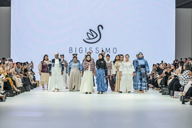 Koleksi Bigissimo di fashion show Moment of Spark di Jakarta Fashion Week 2024 di Pondok Indah Mall 3, Sabtu (28/10/2023). Foto:  Jakarta Fashion Week/Getty Images
