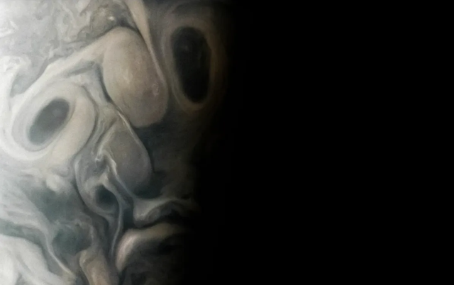 Sosok wajah tertangkap di Planet Jupiter. Foto: NASA/JPL-Caltech/SwRI/MSSS