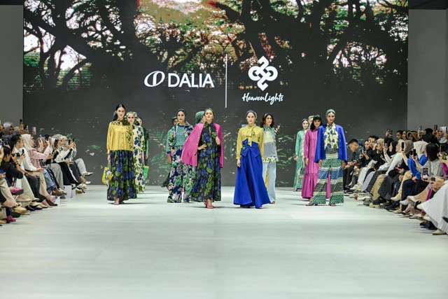Fashion Show Daliatex Present di Jakarta Fashion Week 2024, Jumat (27/10/2023). Foto: Jakarta Fashion Week