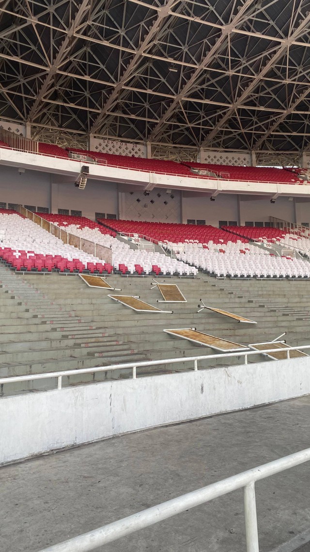 Kondisi Stadion Gelora Bung Karno, Jakarta, pada Senin (30/10) jelang konser Coldplay 15 November mendatang. Foto: Soni Insan Bagus/kumparan