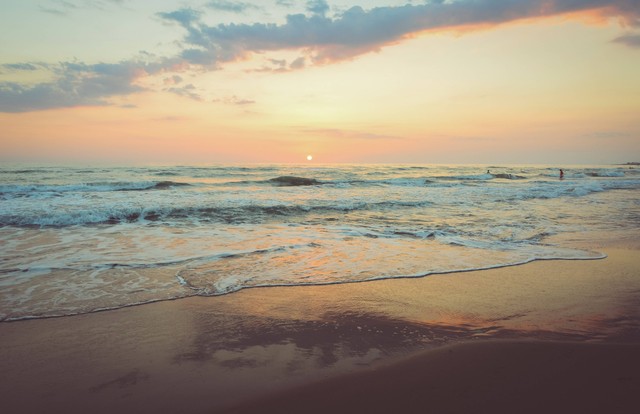 Ilustrasi Pantai di Bali yang Sepi. Unsplash/Camille Minouflet.