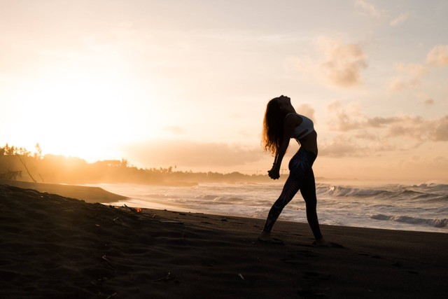 Ilustrasi Pantai di Sanur yang Bagus. Unsplash/Avrielle Suleiman.