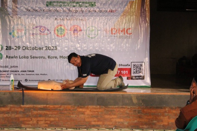 Layanan Kesehatan Cuma-Cuma (LKC) Dompet Dhuafa Jawa Timur gelar Volunteer Camp dengan mengangkat tema Relawan Kesehatan Terintegrasi dan BerkolaborAksi. Kegiatan ini berlangsung selama 2 (dua) hari, terhitung dari tanggal 28 sampai 29 Oktober 2023 di Aswin Loka Seweru, Kare Madiun (30/10).