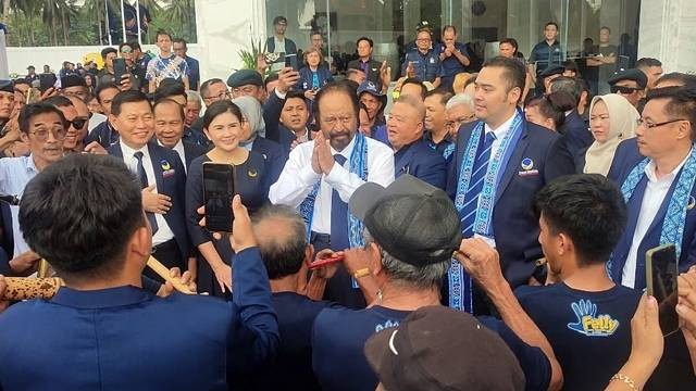 Ketua Umum Partai NasDem, Surya Paloh saat berada di Kota Manado, Senin (30/10)