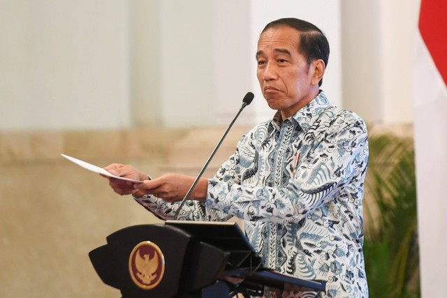 Presiden Joko Widodo memberikan arahan kepada penjabat kepala daerah se-Indonesia di Istana Negara, Jakarta, senin (30/10/2023). Foto: Hafidz Mubarak A/Antara Foto