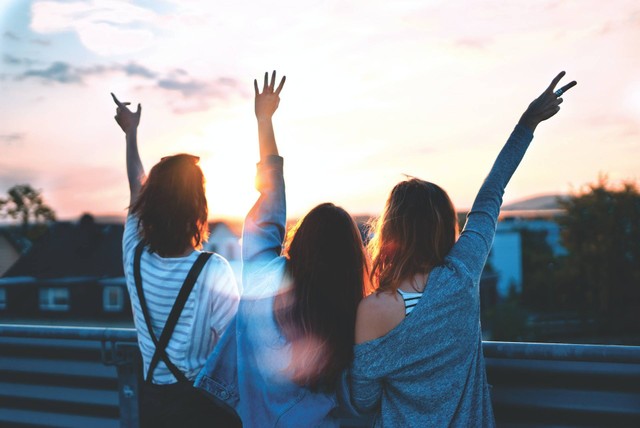 Ilustrasi MBTI Extrovert Apa Saja. Sumber: Unsplash.com/Simon Maage