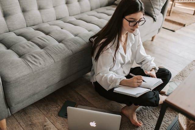 Pengertian teks deskripsi dan contohnya. Foto: Pexels