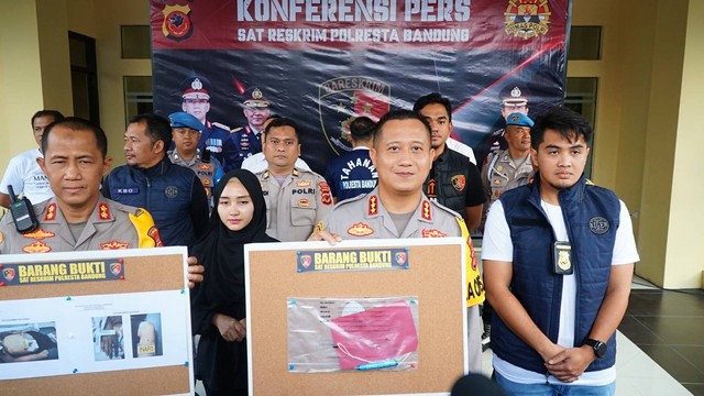 Kapolresta Bandung, Kombes Kusworo Wibowo saat pers rilis kasus penusukan di Mapolresta Bandung. Foto: Dok. Istimewa