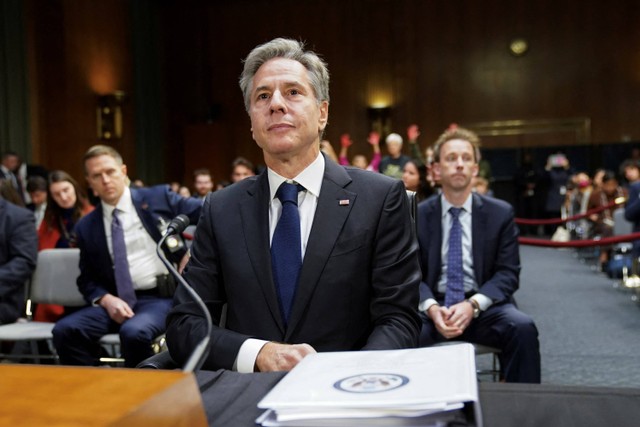 Menteri Luar Negeri AS Antony Blinken mengikuti sidang Komite Alokasi Senat untuk memeriksa permintaan tambahan keamanan nasional, di Capitol Hill di Washington, Amerika Serikat, Selasa (31/10/2023). Foto: Kevin Lamarque/REUTERS