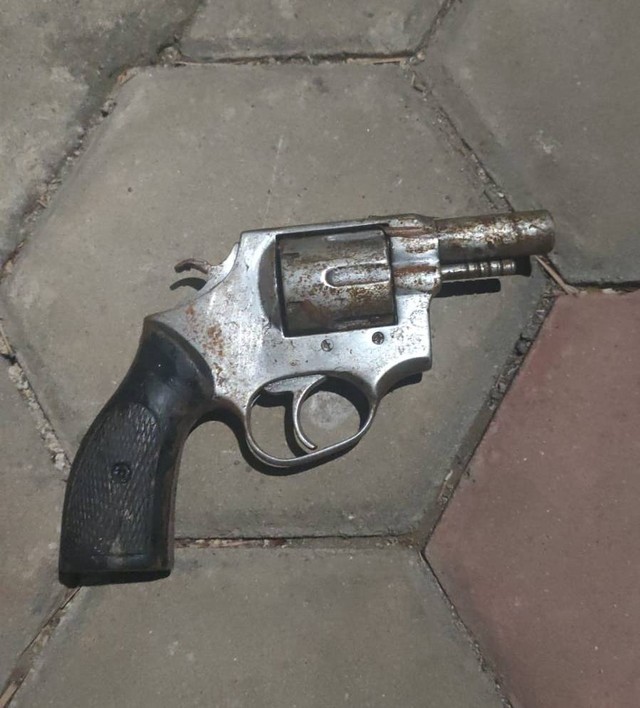 Pistol yang digunakan Felix, penembak pria di Bekasi. Foto: Polres Metro Bekasi Kota