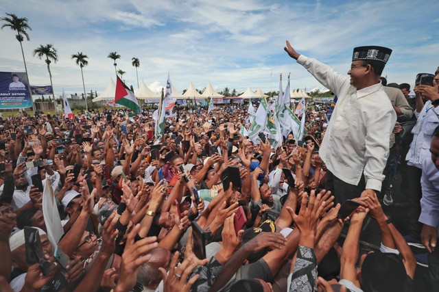 Anies Baswedan menghadiri acara Anies Saweu Rakyat Aceh di Lapangan Bumi Gas, Tanah Luas, Aceh Utara, Rabu (1/11/2023). Foto: Dok. Istimewa