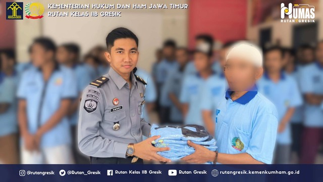 Kepedulian Terhadap Warga Binaan: Kegiatan Pembagian Kaos di Rutan Gresik