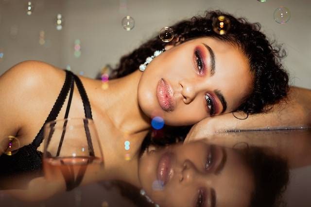 Ilustrasi Tren Make-up Gen Z. Foto: Unsplash.com/Nowah Bartscher