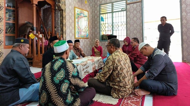 Penuhi Hak Warga Binaan, WBP Menjadi Wali Nikah Anak Perempuannya di Lapas Idi, Sumber Dokumentasi : Humas Lapas Idi